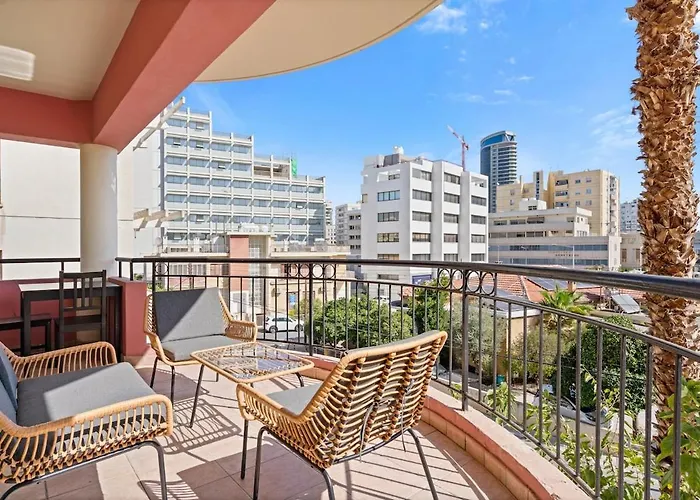 Spacious Centre Living