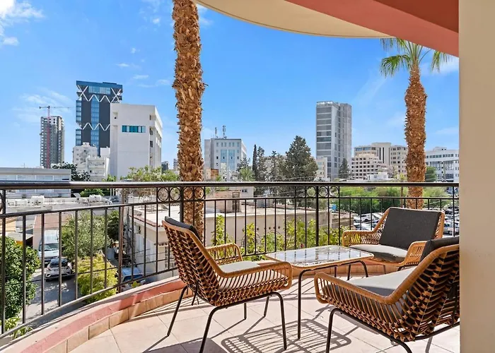 Spacious Centre Living Nicosia